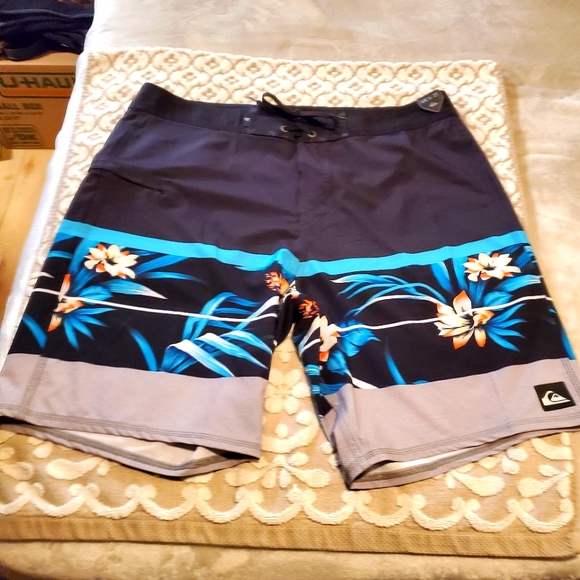 Quiksilver boardshorts- NWT - Picture 1 of 9